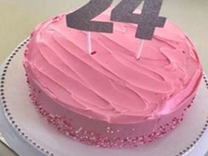 Tarta de cumpleaños rosa - Tartas de Cumpleaños